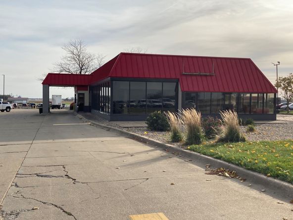 660 W Main St, El Paso, IL 61738